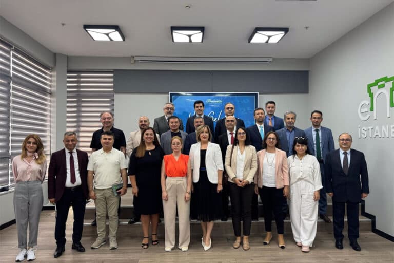 RİOP strateji oturumunda konuşma yapan lider